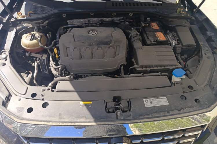 Used Volkswagen Passat 2019 330TSI Luxury Edition China VI Standard Engine Bay