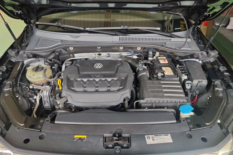 Used Volkswagen Passat 2019 330TSI Elite Edition China VI Engine Bay