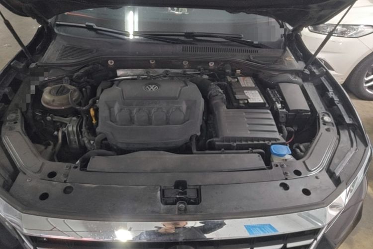 Used Volkswagen Passat 2019 330TSI Luxury Edition China VI Standard Engine Bay