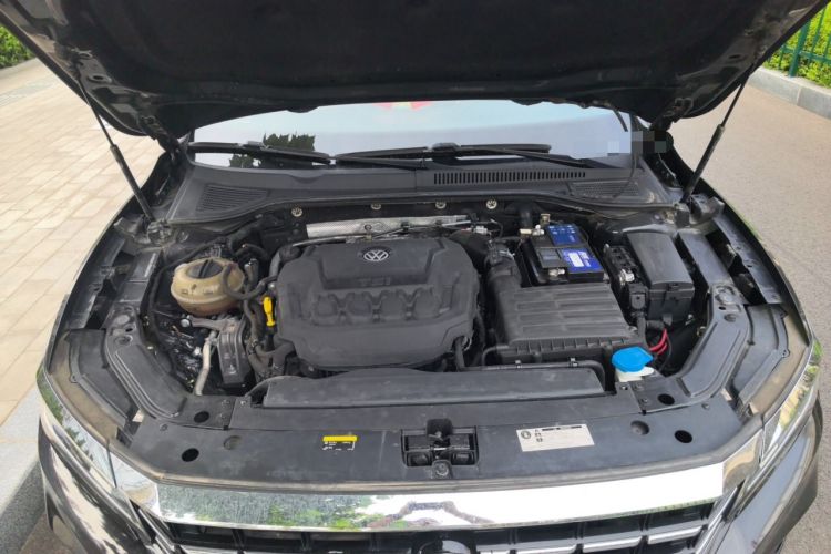 Used Volkswagen Passat 2019 330TSI Elite Edition China VI Engine Bay