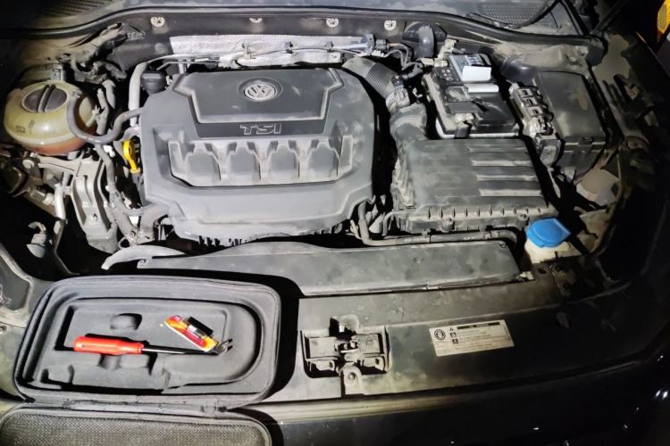 Used Volkswagen Passat 2019 330TSI Luxury Edition China VI Standard Engine Bay