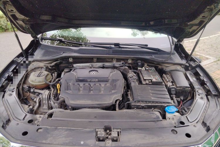 Used Volkswagen Passat 2019 330TSI Luxury Edition China VI Standard Engine Bay