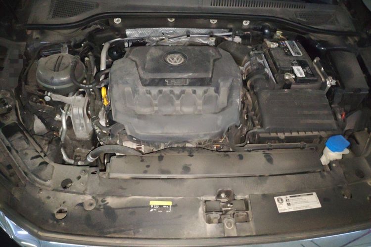 Used Volkswagen Passat 2019 330TSI Luxury Edition China VI Standard Engine Bay