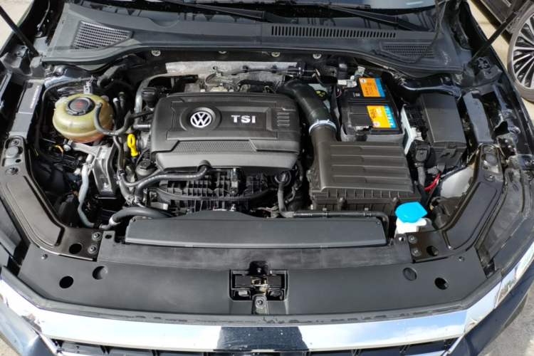 Used Volkswagen Passat 2019 380TSI Luxury Edition China VI Standard Engine Bay