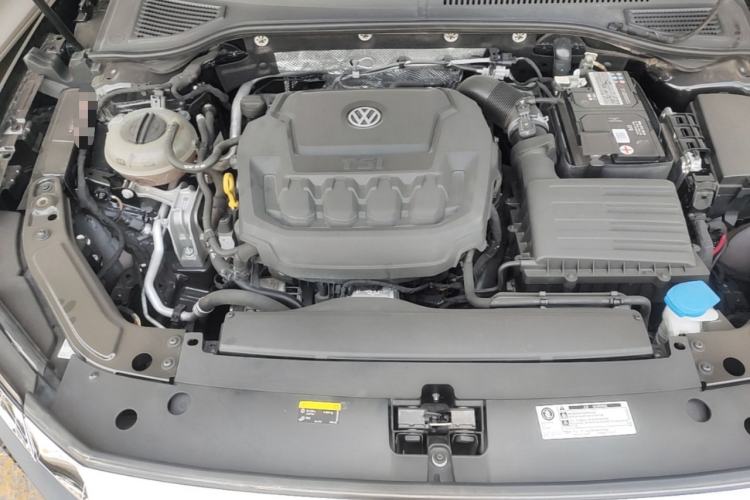Used Volkswagen Passat 2019 330TSI Elite Edition China VI Engine Bay