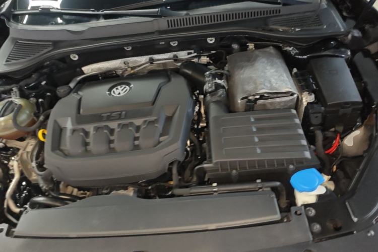 Used Volkswagen Passat 2019 330TSI Luxury Edition China VI Standard Engine Bay