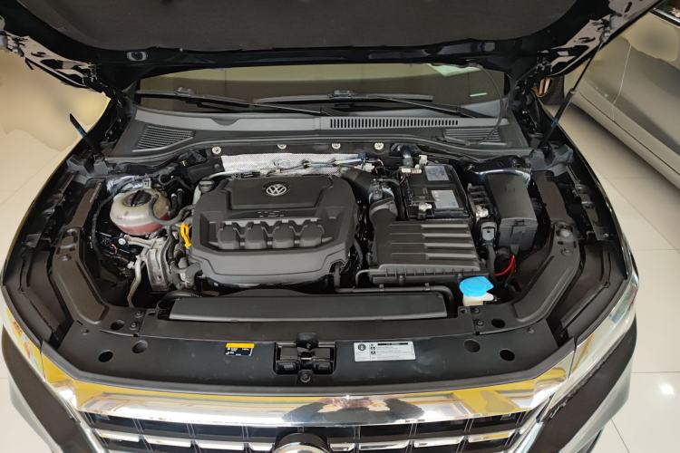 Used Volkswagen Passat 2019 330TSI Luxury Edition China VI Standard Engine Bay