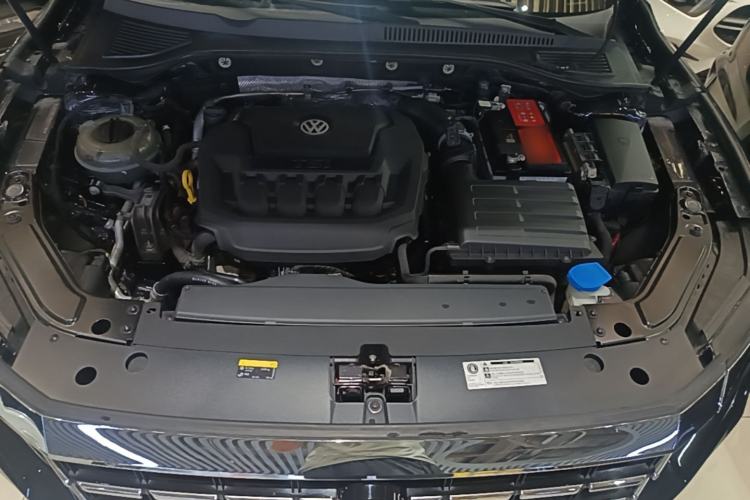Used Volkswagen Passat 2019 330TSI Luxury Edition China V Standard Engine Bay