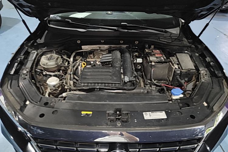 Used Volkswagen Passat 2019 280TSI Business Edition China VI Engine Bay