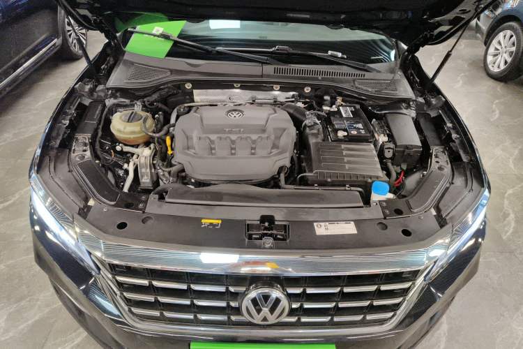 Used Volkswagen Passat 2019 330TSI Elite Edition China VI Engine Bay