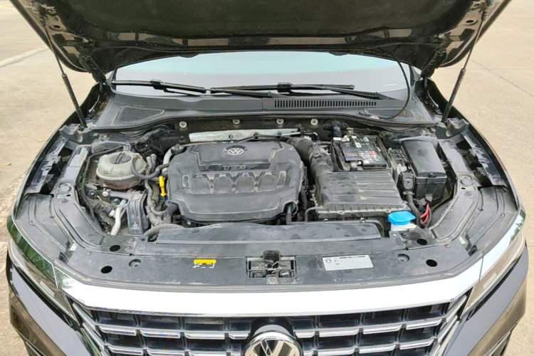 Used Volkswagen Passat 2019 330TSI Elite Edition China VI Engine Bay