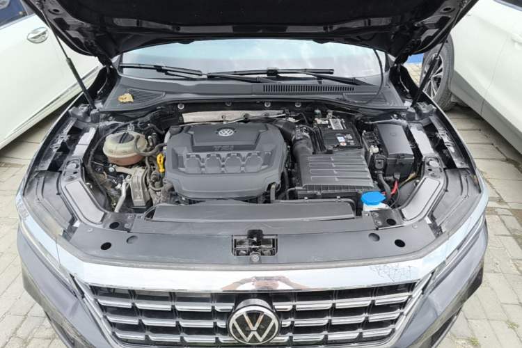 Used Volkswagen Passat 2019 330TSI Elite Edition China VI Engine Bay