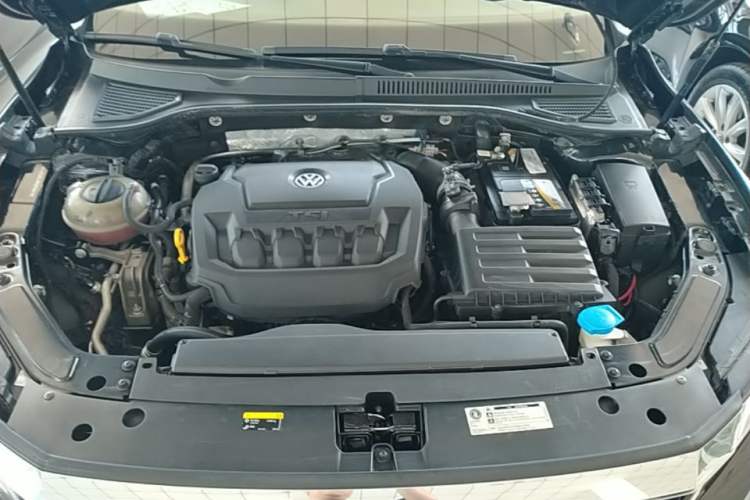 Used Volkswagen Passat 2019 330TSI Elite Edition China VI Engine Bay