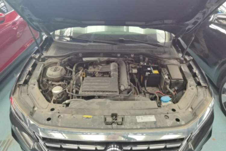 Used Volkswagen Passat 2019 280TSI Business Edition China VI Engine Bay