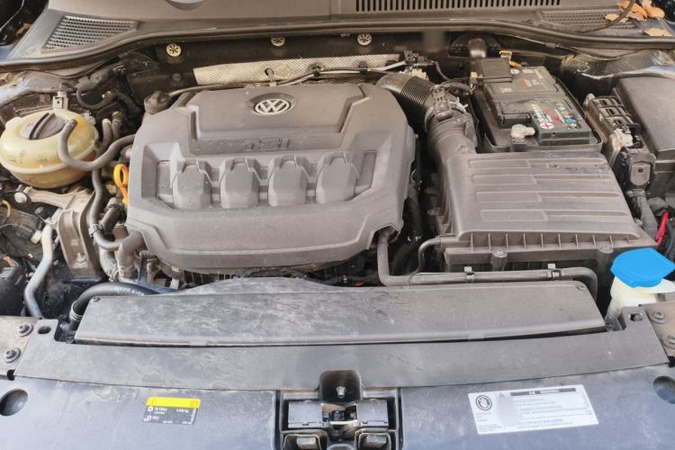 Used Volkswagen Passat 2019 330TSI Luxury Edition China VI Standard Engine Bay