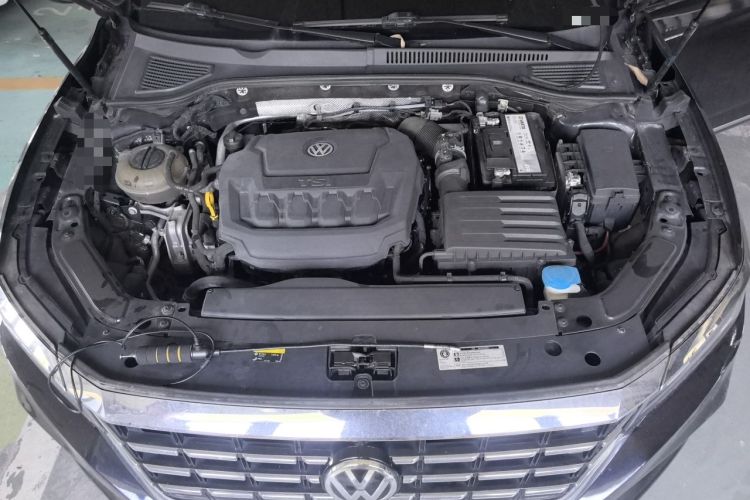 Used Volkswagen Passat 2019 330TSI Luxury Edition China VI Standard Engine Bay