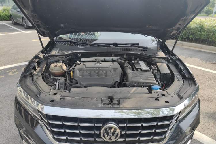 Used Volkswagen Passat 2019 330TSI Luxury Edition China V Standard Engine Bay