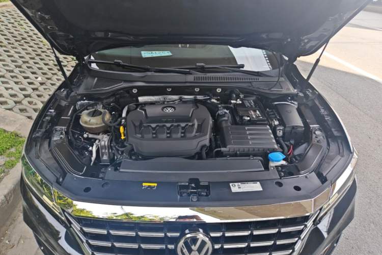 Used Volkswagen Passat 2019 330TSI Luxury Edition China V Standard Engine Bay