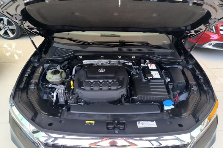 Used Volkswagen Passat 2019 330TSI Luxury Edition China VI Standard Engine Bay