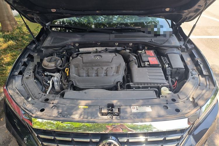 Used Volkswagen Passat 2019 330TSI Elite Edition China VI Engine Bay