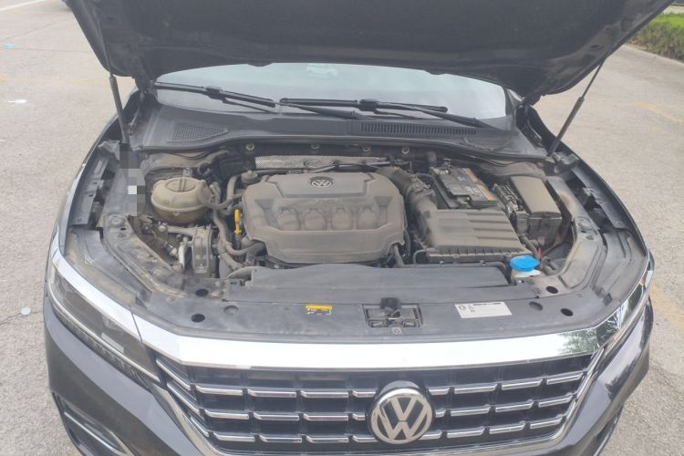 Used Volkswagen Passat 2019 330TSI Luxury Edition China VI Standard Engine Bay