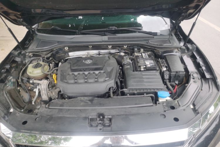 Used Volkswagen Passat 2019 330TSI Elite Edition China VI Engine Bay