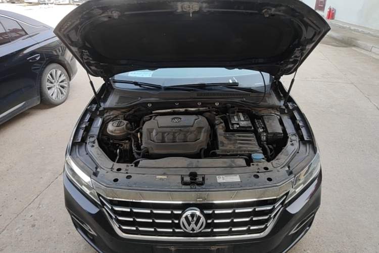 Used Volkswagen Passat 2019 330TSI Elite Edition China V Standard Engine Bay