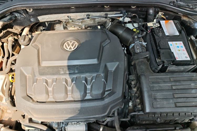 Used Volkswagen Passat 2019 330TSI Luxury Edition China VI Standard Engine Bay