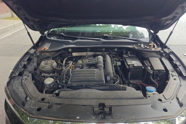 Used Volkswagen Passat 2019 280TSI Business Edition China VI Engine Bay