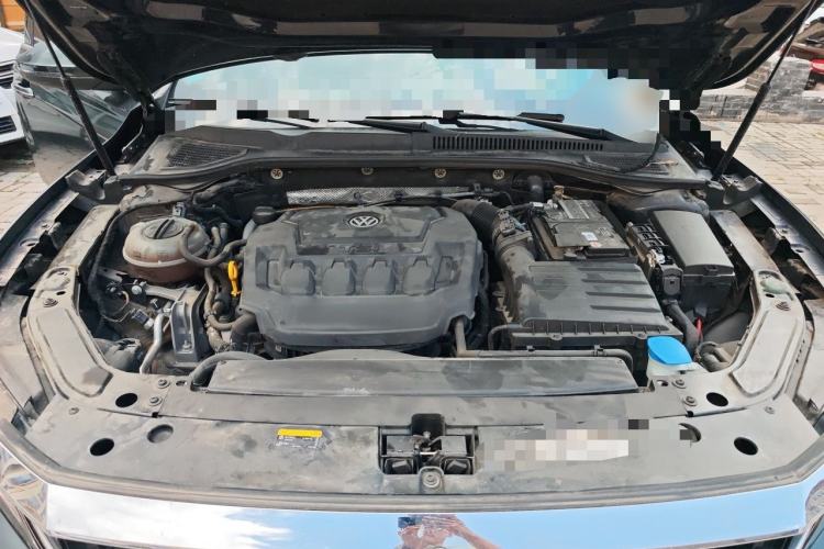 Used Volkswagen Passat 2019 330TSI Luxury Edition China VI Standard Engine Bay