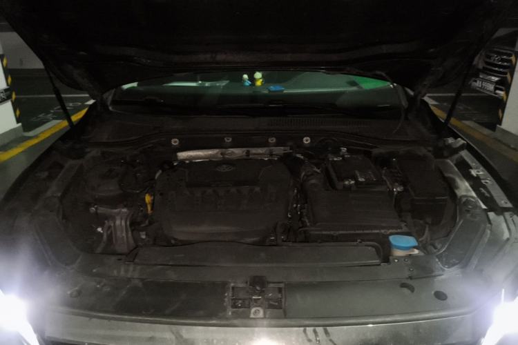 Used Volkswagen Passat 2019 330TSI Luxury Edition China VI Standard Engine Bay