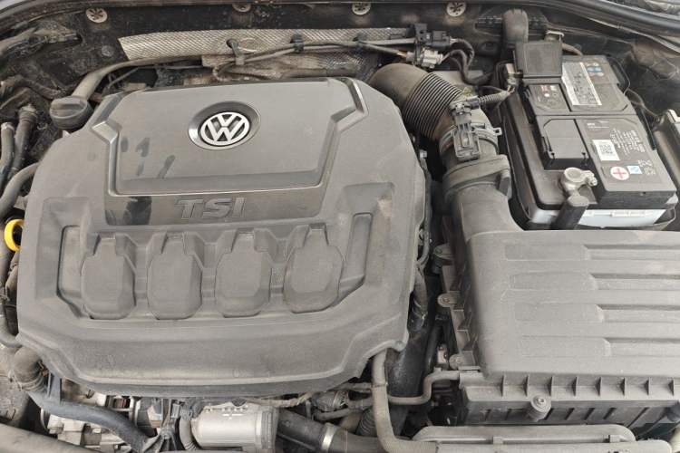 Used Volkswagen Passat 2019 330TSI Luxury Edition China VI Standard Engine Bay