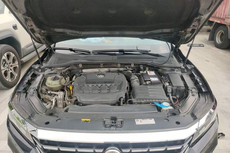 Used Volkswagen Passat 2019 330TSI Luxury Edition China VI Standard Engine Bay