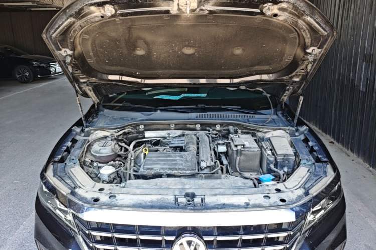 Used Volkswagen Passat 2019 280TSI Business Edition China VI Engine Bay