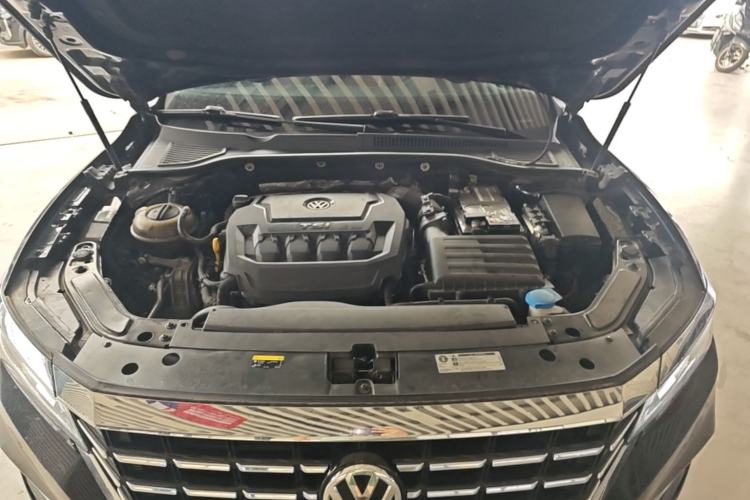 Used Volkswagen Passat 2019 330TSI Elite Edition China VI Engine Bay