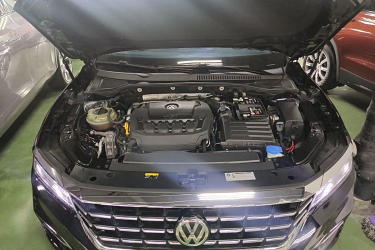 Used Volkswagen Passat 2019 330TSI Luxury Edition China V Standard Engine Bay