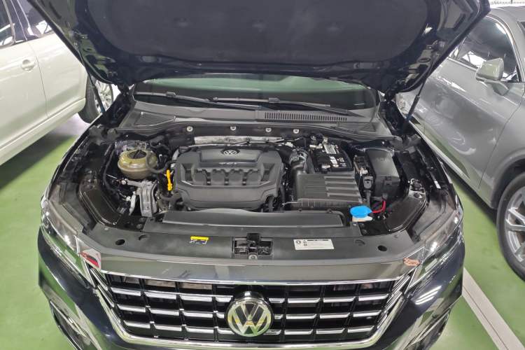 Used Volkswagen Passat 2019 330TSI Luxury Edition China V Standard Engine Bay