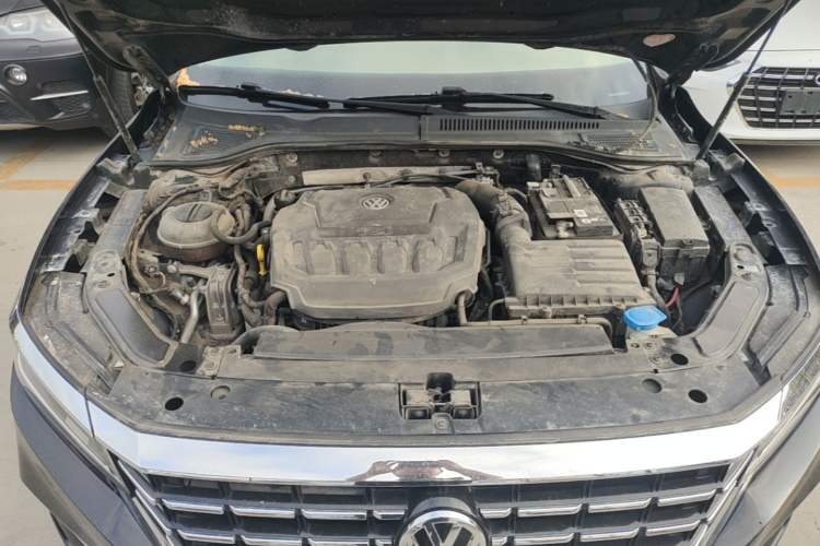 Used Volkswagen Passat 2019 330TSI Elite Edition China VI Engine Bay