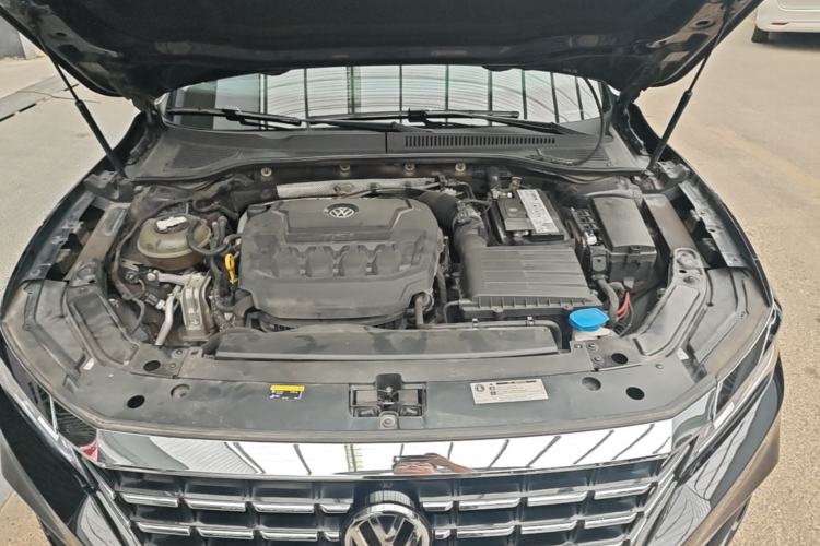 Used Volkswagen Passat 2019 330TSI Elite Edition China VI Engine Bay