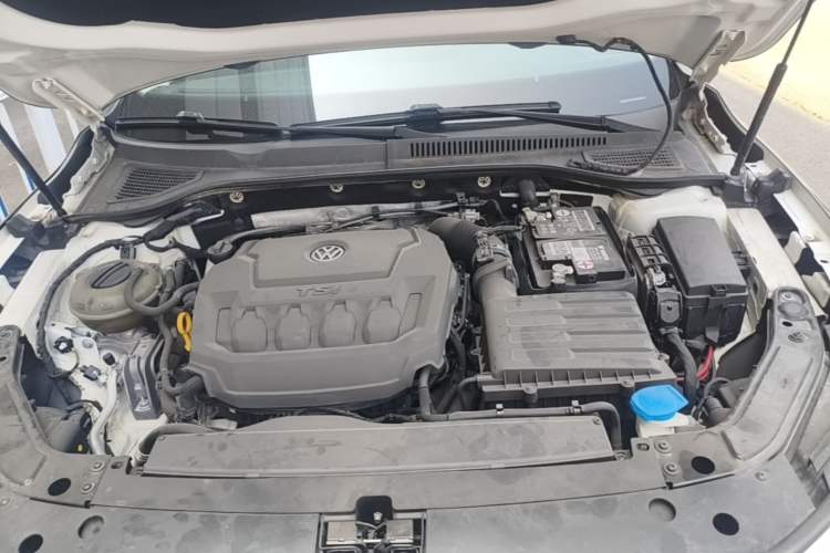Used Volkswagen Passat 2019 330TSI Luxury Edition China VI Standard Engine Bay