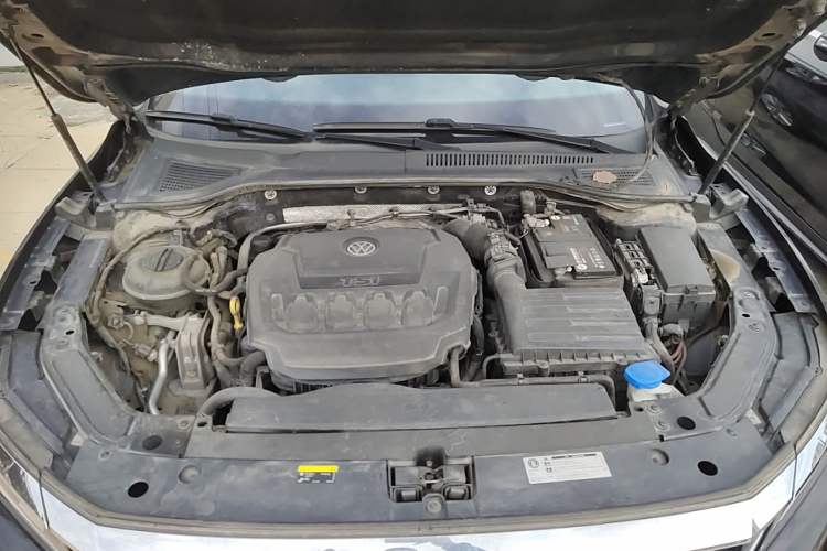 Used Volkswagen Passat 2019 330TSI Elite Edition China VI Engine Bay
