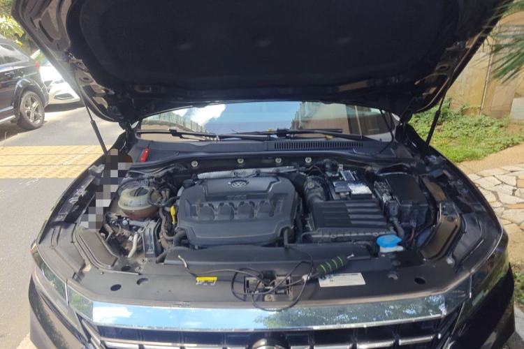 Used Volkswagen Passat 2019 330TSI Elite Edition China VI Engine Bay