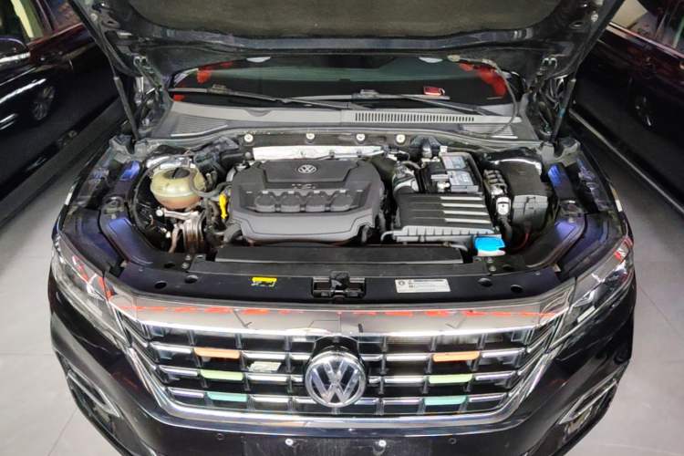 Used Volkswagen Passat 2019 330TSI Elite Edition China VI Engine Bay