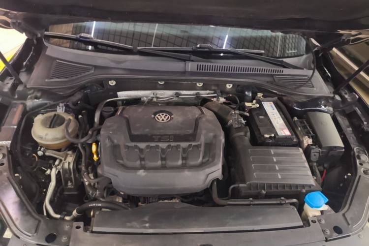 Used Volkswagen Passat 2019 330TSI Elite Edition China VI Engine Bay