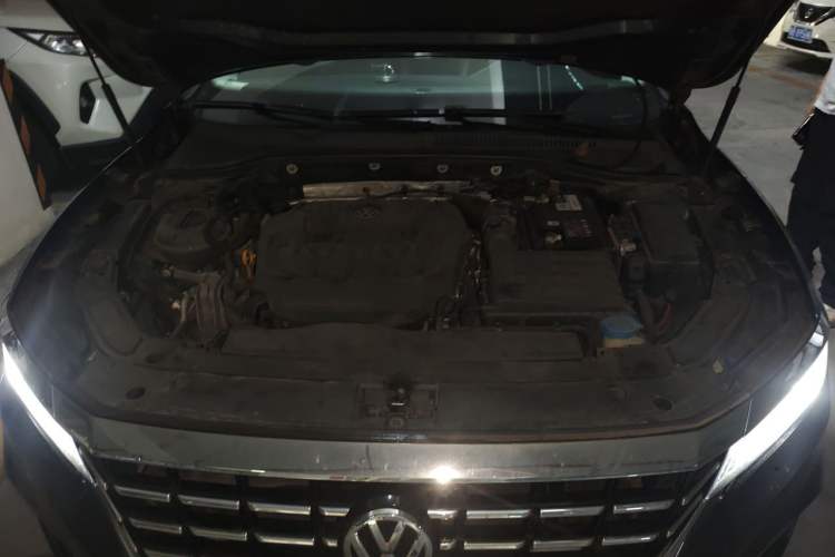 Used Volkswagen Passat 2019 330TSI Elite Edition China VI Engine Bay