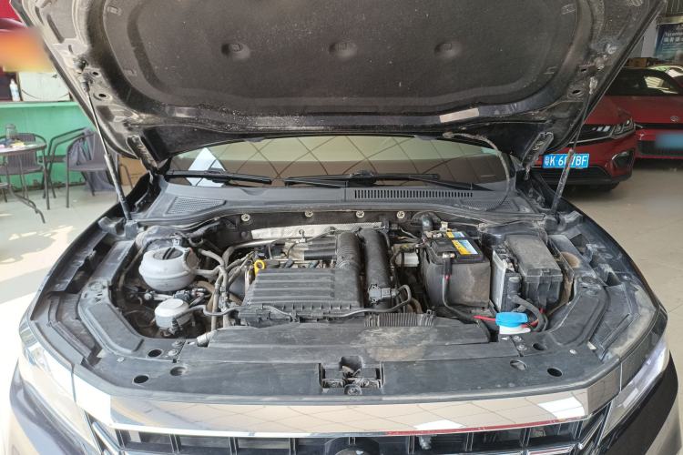 Used Volkswagen Passat 2019 280TSI Business Edition China VI Engine Bay