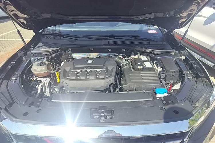 Used Volkswagen Passat 2019 330TSI Luxury Edition China V Standard Engine Bay