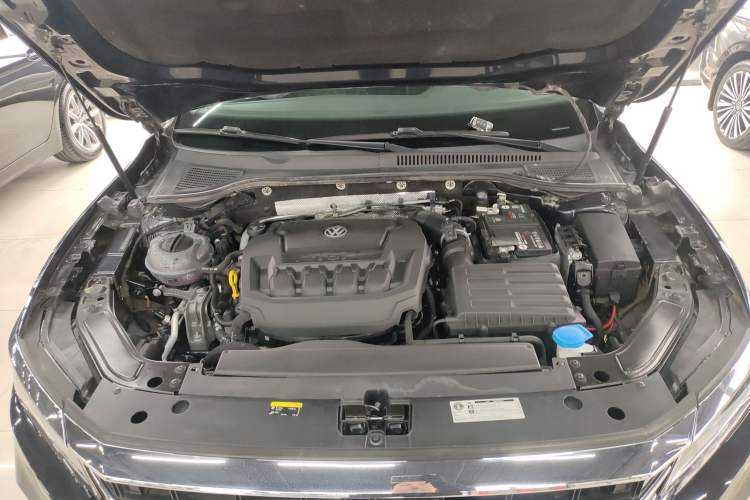 Used Volkswagen Passat 2019 330TSI Luxury Edition China VI Standard Engine Bay