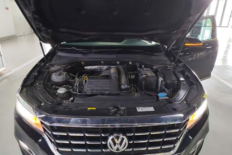 Used Volkswagen Passat 2019 280TSI Elite Edition China VI Standard Engine Bay