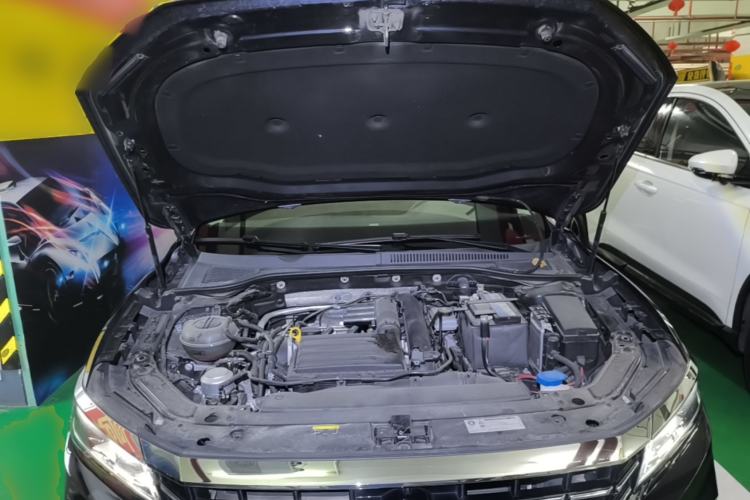 Used Volkswagen Passat 2019 280TSI Business Edition China VI Engine Bay